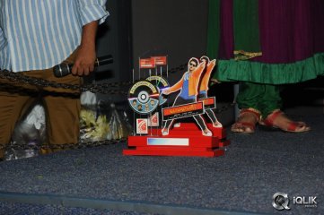 Aadu Magadura Bujji Platinum Disc Function